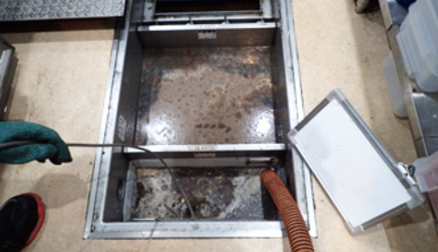 グリストラップの清掃